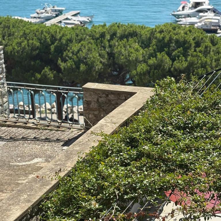 Le Finestre Veneris - Deluxe Double Room with Side Sea View - 15