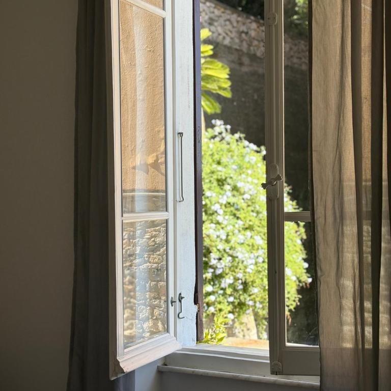 Le Finestre Veneris - Deluxe Double Room with Side Sea View - 12