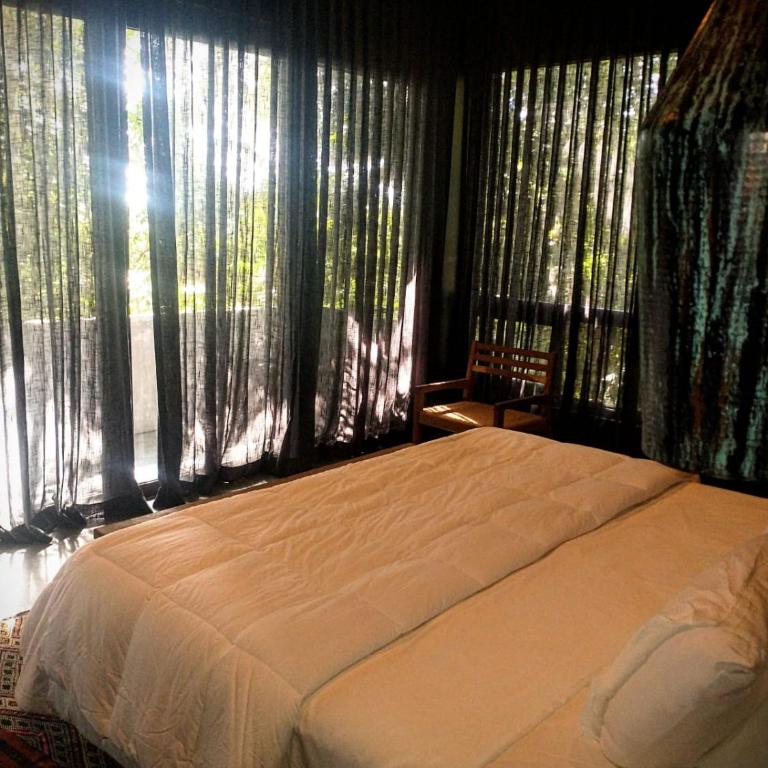 Casa Vive Bacalar - Habitación con cama extragrande y balcón - 14