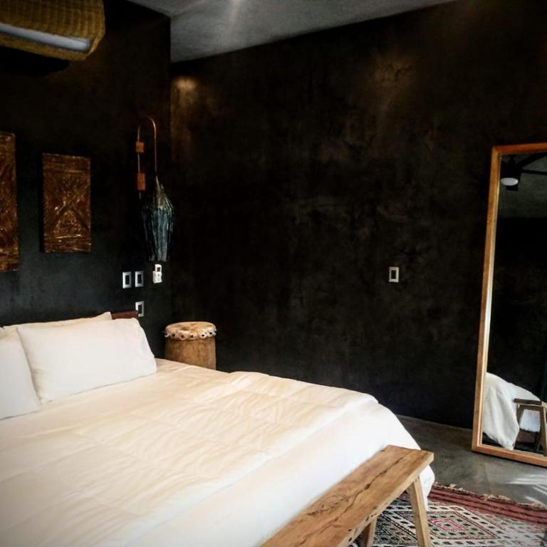Casa Vive Bacalar - Habitación con cama extragrande y balcón - 19