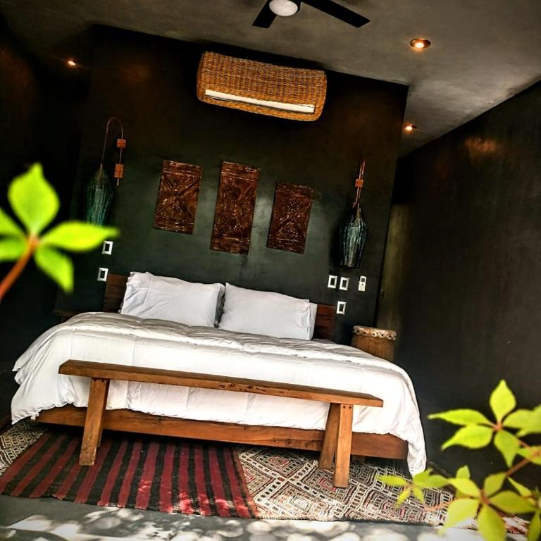Casa Vive Bacalar - Habitación con cama extragrande y balcón - 17