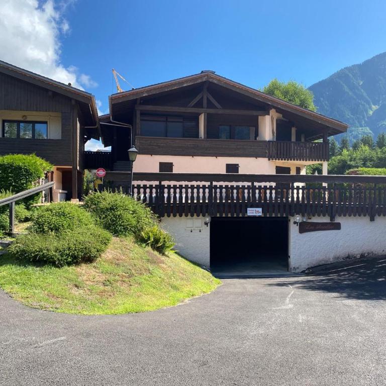 Appartement moderne avec terrasse et jardin privatif à Chamonix - Parking inclus - FR-1-343-267 - Appartement - 2