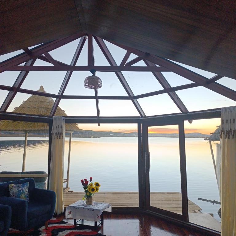 Luna Titicaca Grebe - One-Bedroom House - 10
