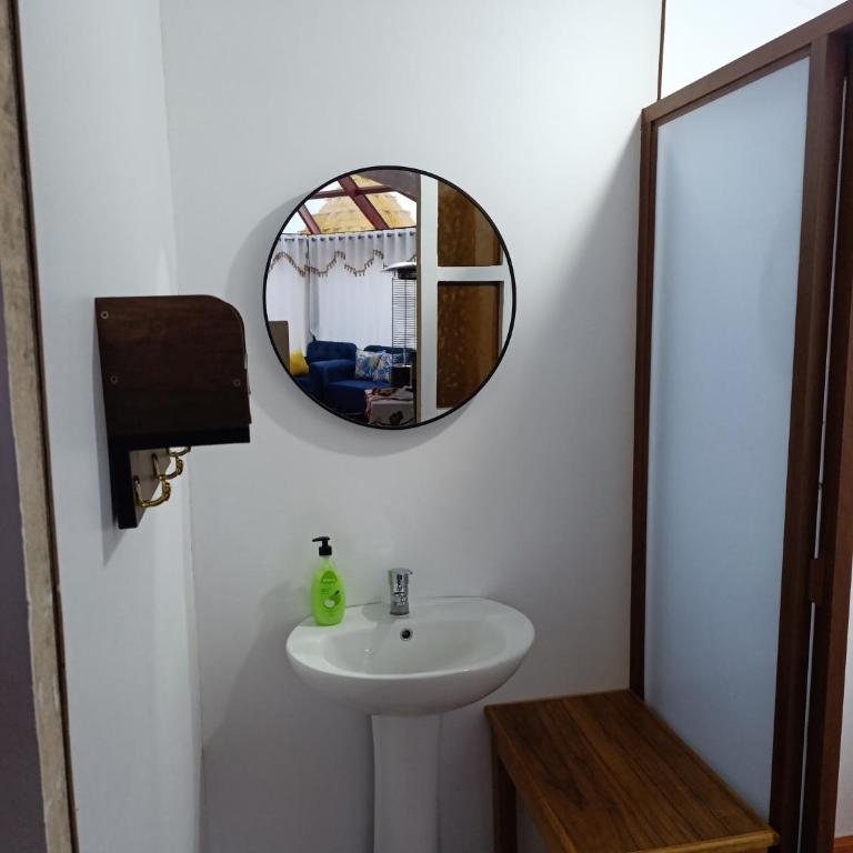 Luna Titicaca Grebe - One-Bedroom House - 11
