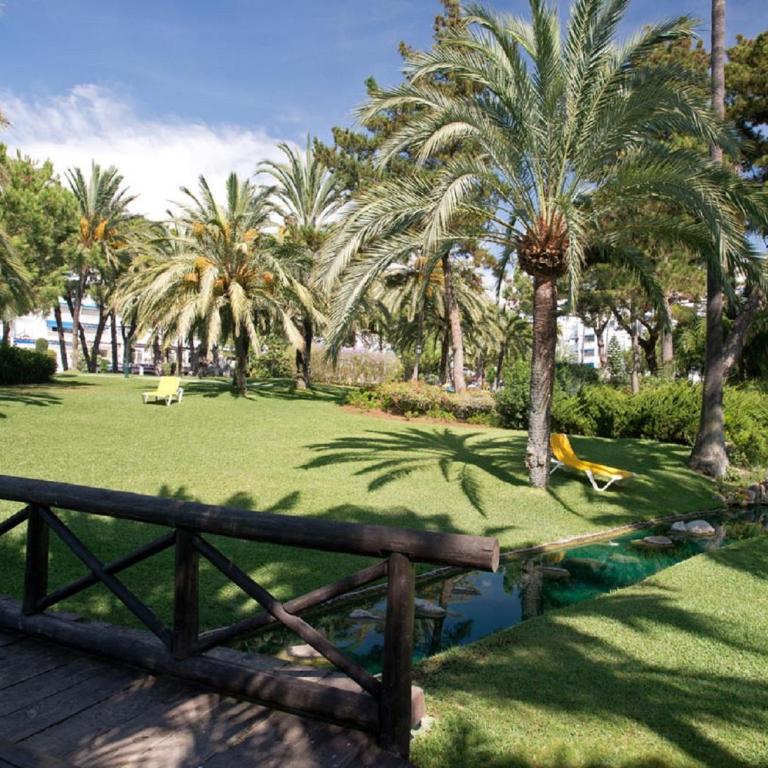 Beachside Luxury Apartment in Puerto Banus - Club Playas del Duque - Apartamento con balcón y vistas a la piscina - 7