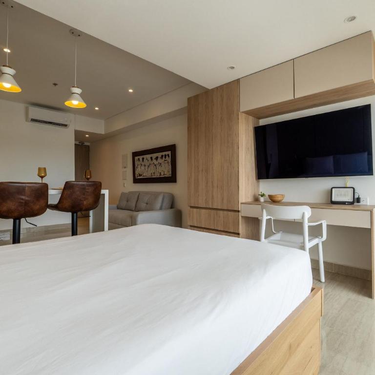 CB739 | Suite Relajante Vista Frente al Aeropuerto - Studio with Balcony - 9