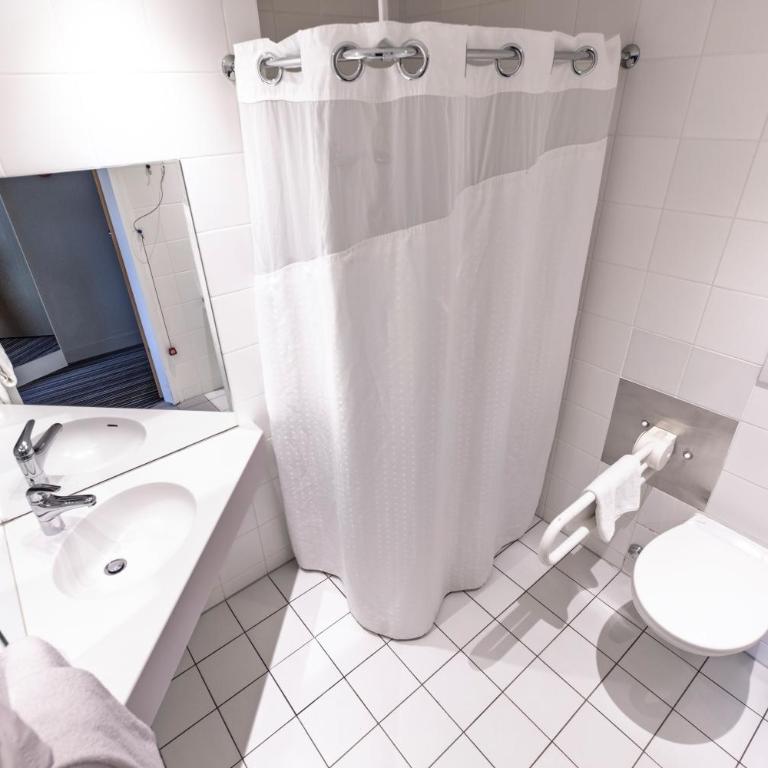 Holiday Inn Express Geneva Airport by IHG - Chambre Double Standard avec Petit-Déjeuner Gratuit - Accessible aux Personnes à Mobilité Réduite - 2