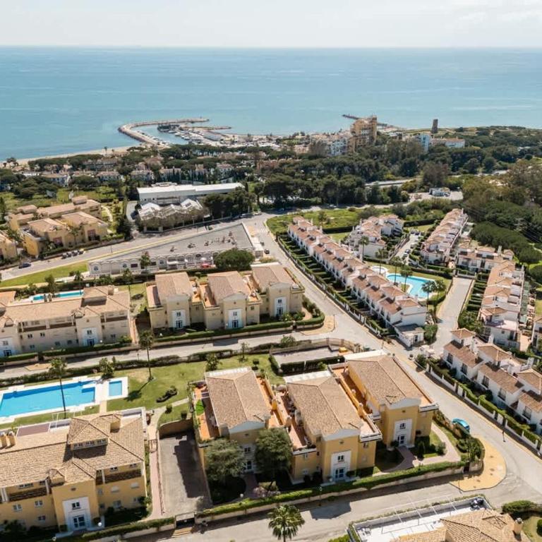 Domillion 2bdr 2bath apt Lomas33 Cabopino Golf - Apartamento Deluxe de 2 dormitorios con balcón - 7
