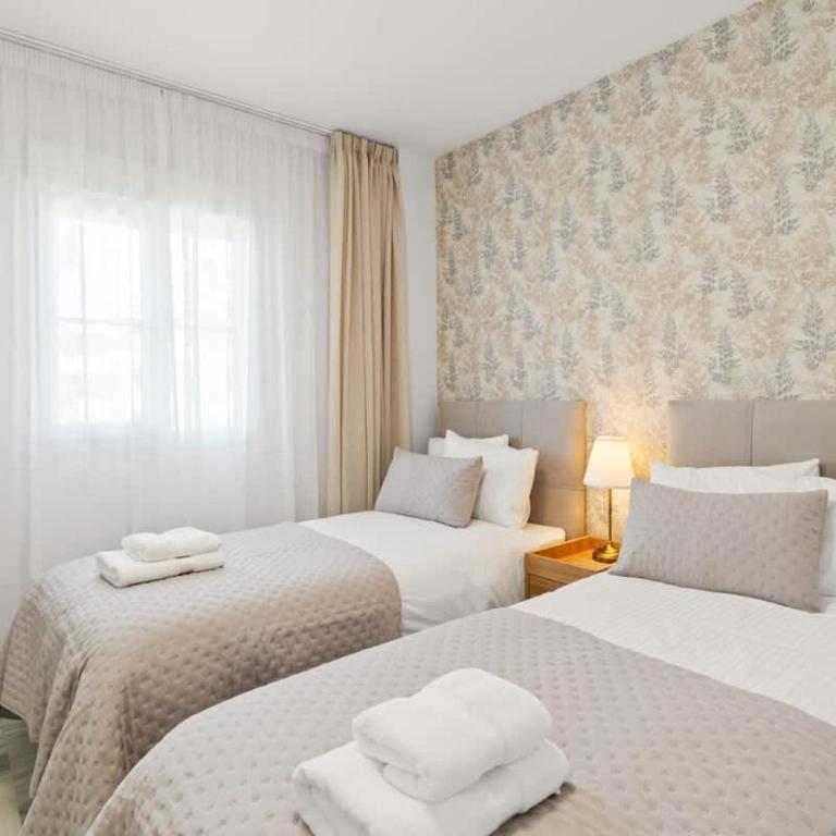 Domillion 2bdr 2bath apt Lomas33 Cabopino Golf - Apartamento Deluxe de 2 dormitorios con balcón - 21