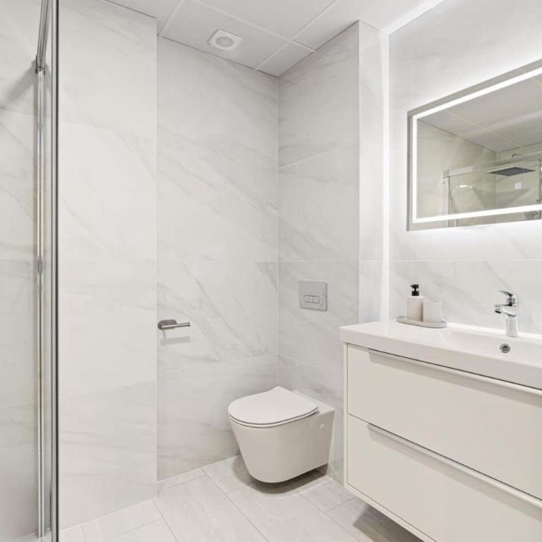 Domillion 2bdr 2bath apt Lomas33 Cabopino Golf - Apartamento Deluxe de 2 dormitorios con balcón - 27