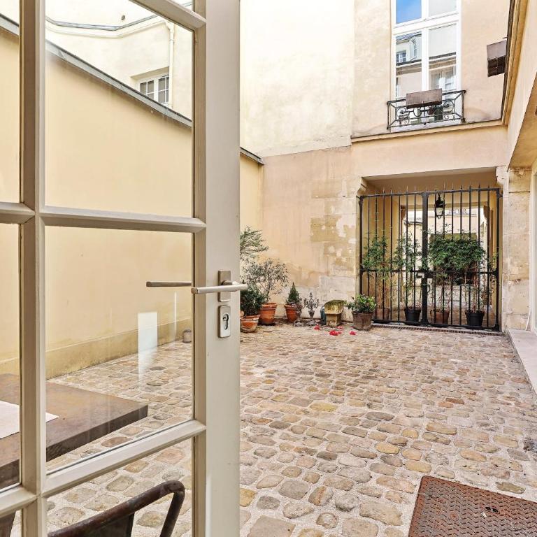BnBNova - 2BR 2BA Le Marais & Place des Vosges - Appartement - 21