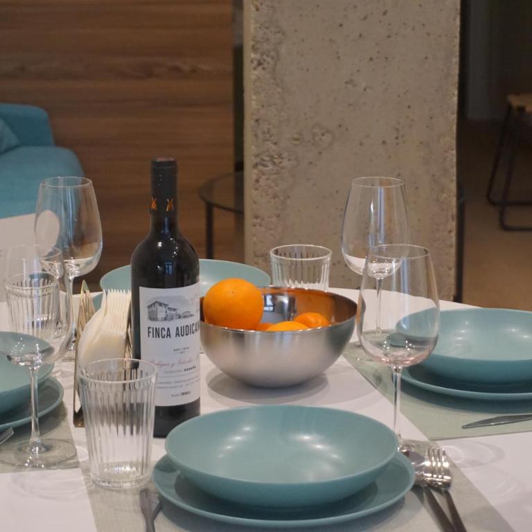El Vino y sus Musas Industria - One-Bedroom Apartment White - 7