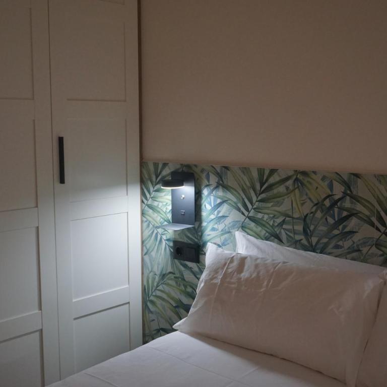 El Vino y sus Musas Industria - One-Bedroom Apartment White - 3