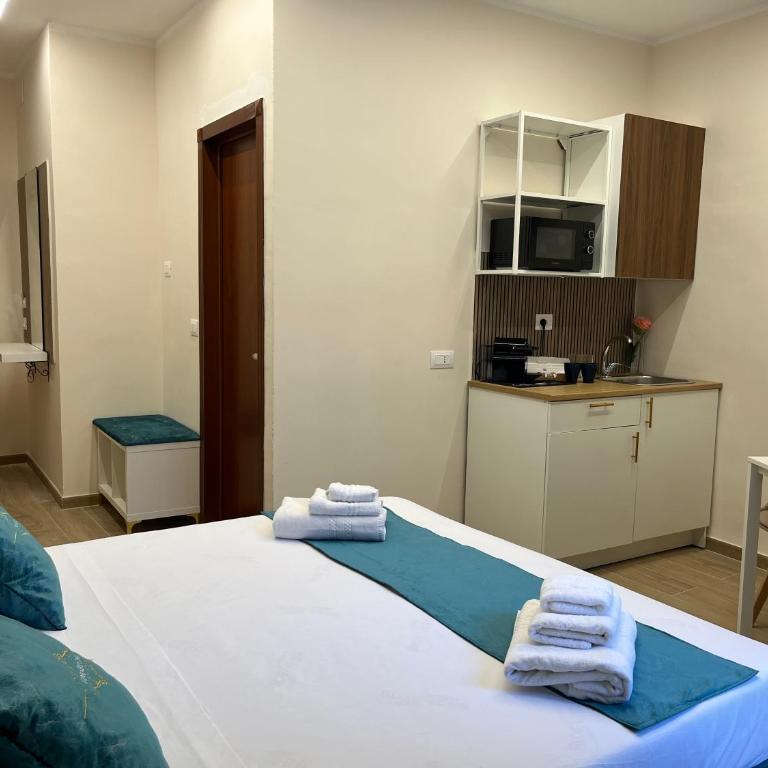 Central Fimabechi - Deluxe Double Room with Balcony - 21