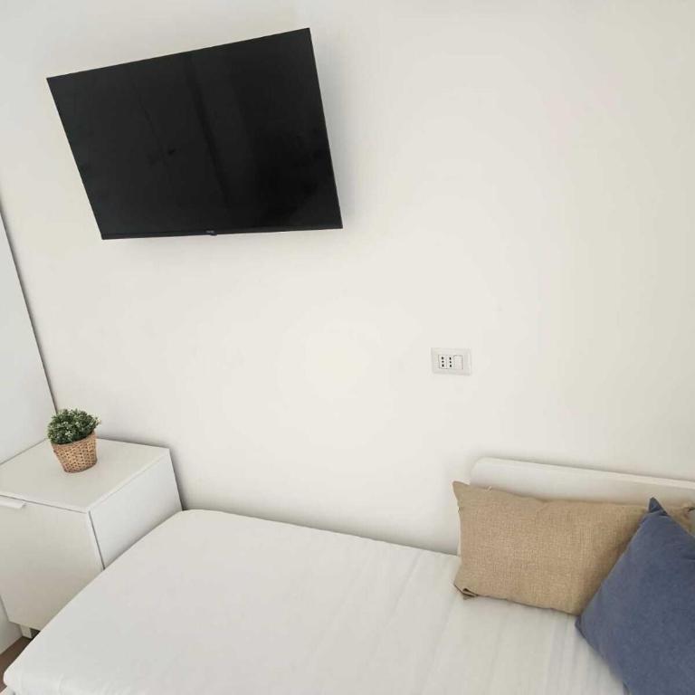 Ten Steps Reggio Calabria - Triple Room with Mountain View - 1