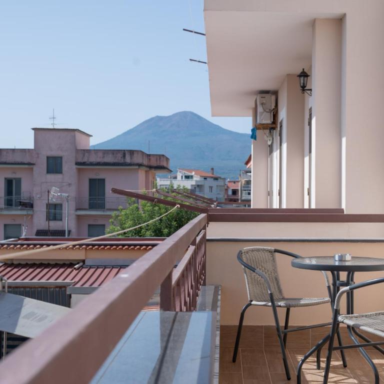 Ruah Pompei - Camera Tripla con Balcone - 12