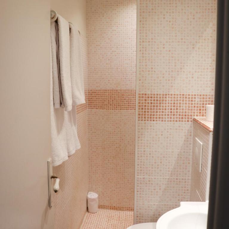 La Villa Roseraie , Hôtel Familial OUVERT TOUTE L'ANNEE - Chambre Double Économique - 8