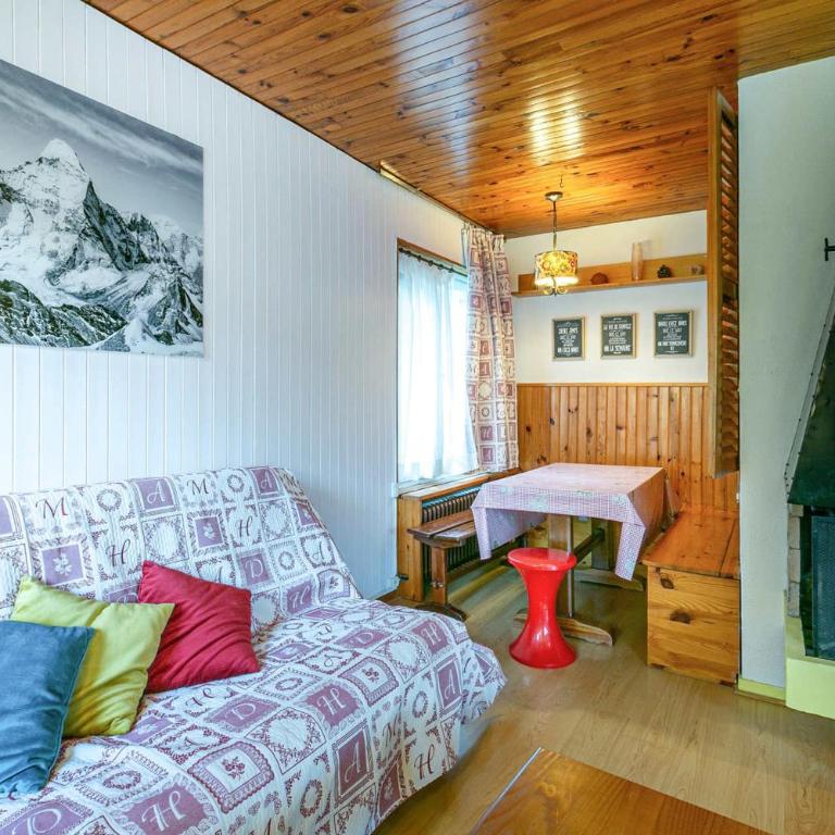 Village center with balcony view and parking - Appartamento - 6