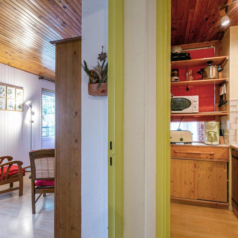 Village center with balcony view and parking - Appartamento - 8