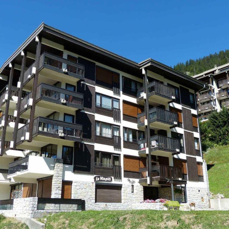 Village center with balcony view and parking - Appartamento - 16