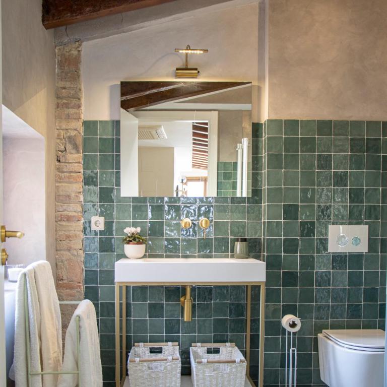 VLC Host - Santa Cruz Apartments - Two-Bedroom Apartment - 15