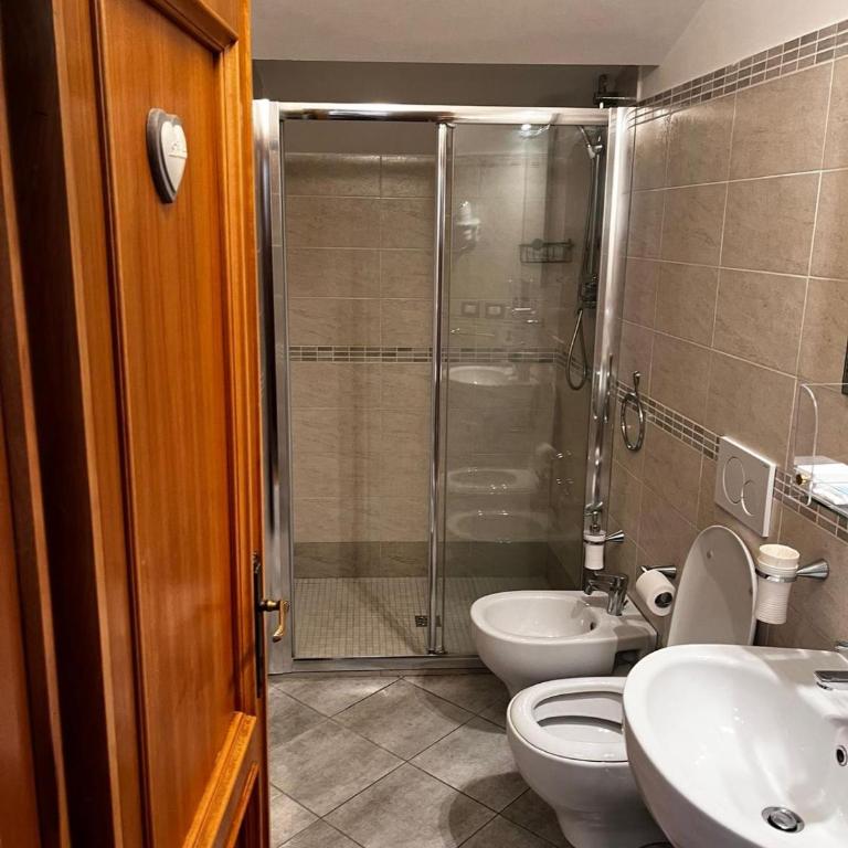 Hotel Lieto Soggiorno - Camera Familiare con Bagno Privato - 3