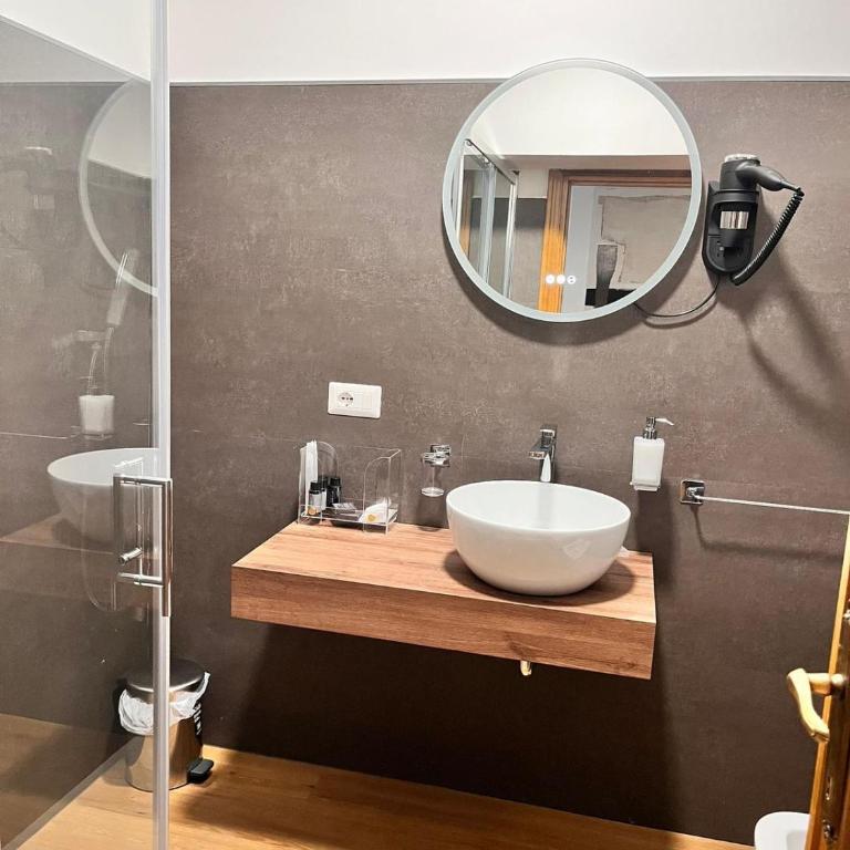 Hotel Lieto Soggiorno - Camera Doppia con Letti Singoli con Bagno Privato Esterno - 1