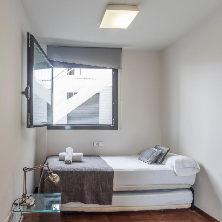 My Space Barcelona Pool Garden Apartments - Apartamento Dúplex con terraza - C/Ballester, nº 46 - 26