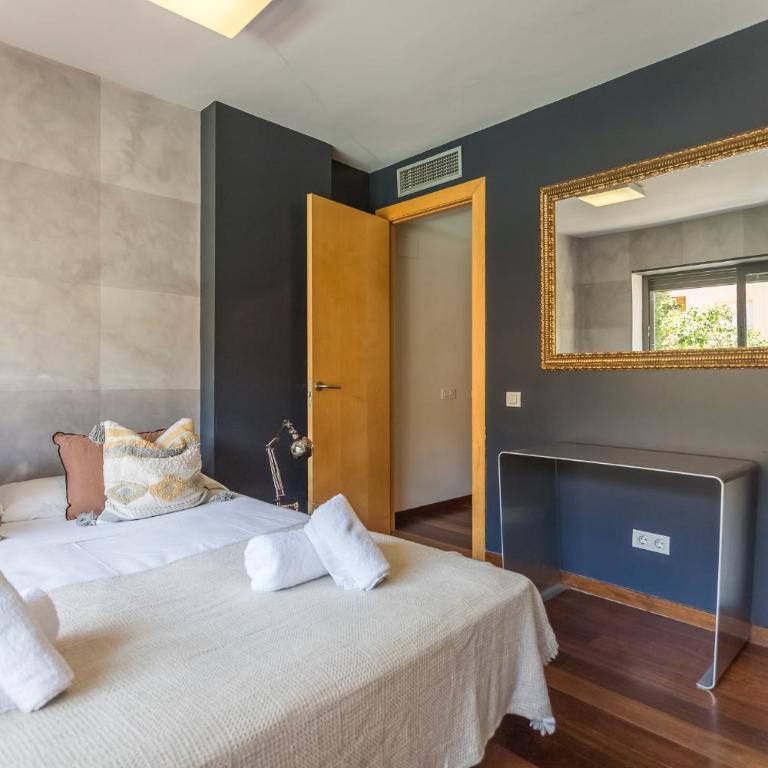 My Space Barcelona Pool Garden Apartments - Apartamento Dúplex con terraza - C/Ballester, nº 46 - 17