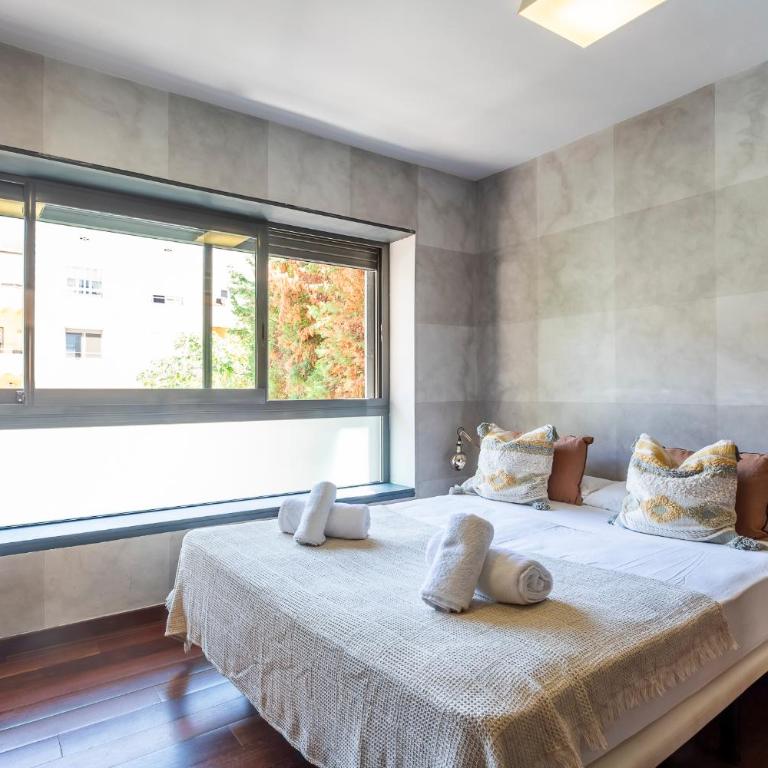 My Space Barcelona Pool Garden Apartments - Apartamento Dúplex con terraza - C/Ballester, nº 46 - 19