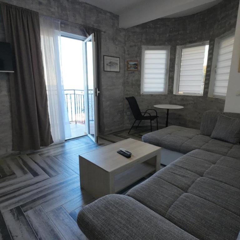 Captain's View - One-Bedroom Apartment - 4