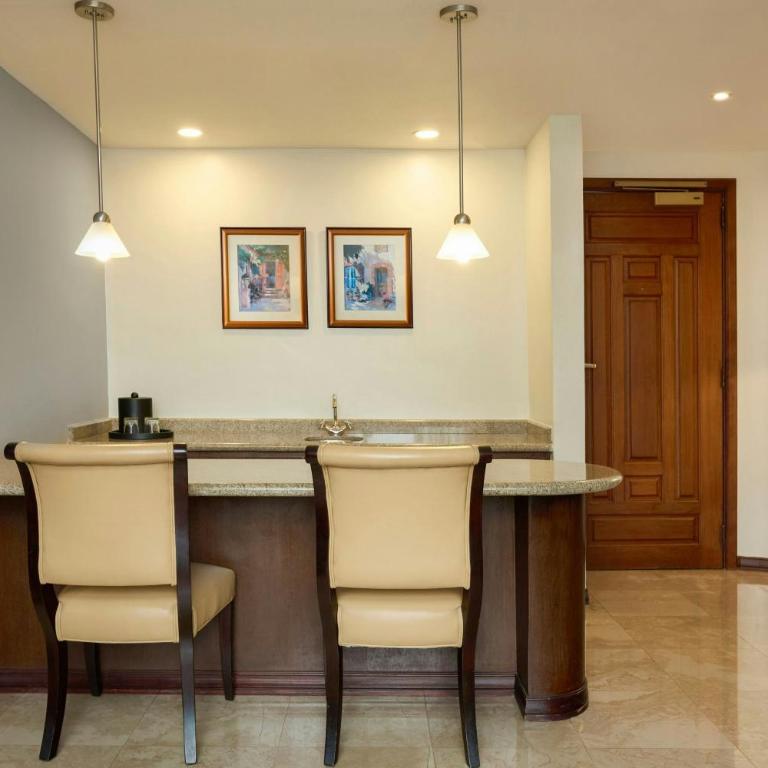 JW Marriott Caracas - Executive Suite with City View - 6