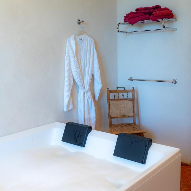 Domaine de la Cascade Parfumée - Habitación con cama extragrande y bañera de hidromasaje - 4
