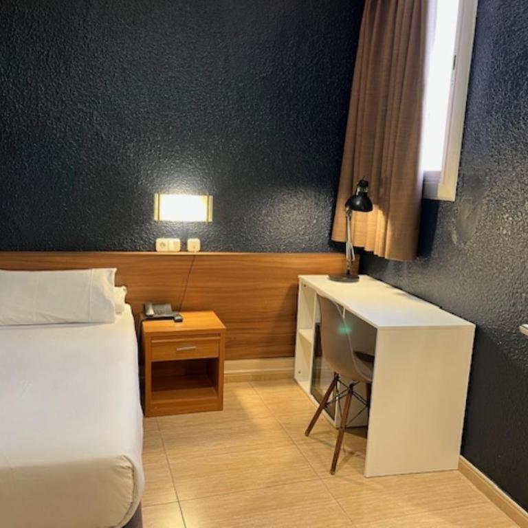 Hostal Iznájar Barcelona - Single Room - 7