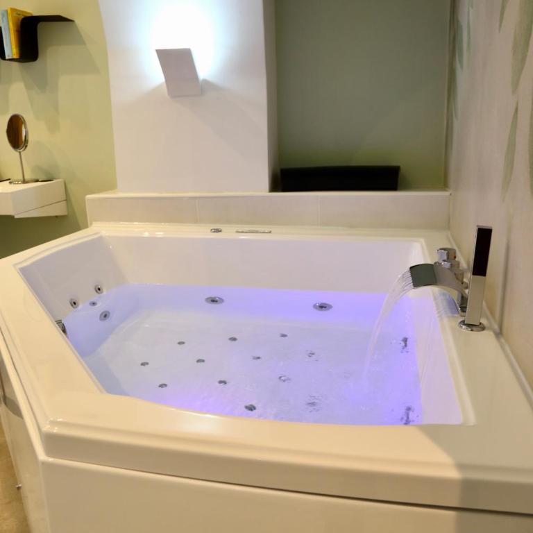 Incanto Napoli - King Room with Spa Bath - 4
