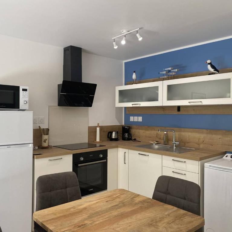 Appartement avec terrasse, jardinet clos et parking à Perros-Guirec - FR-1-368-466 - Apartment - 4