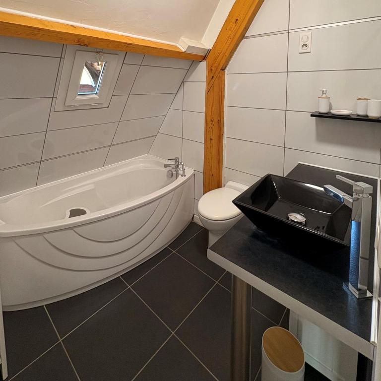 Maison spacieuse - Jacuzzi - Proche cœur historique - Villa 3 Chambres - 14