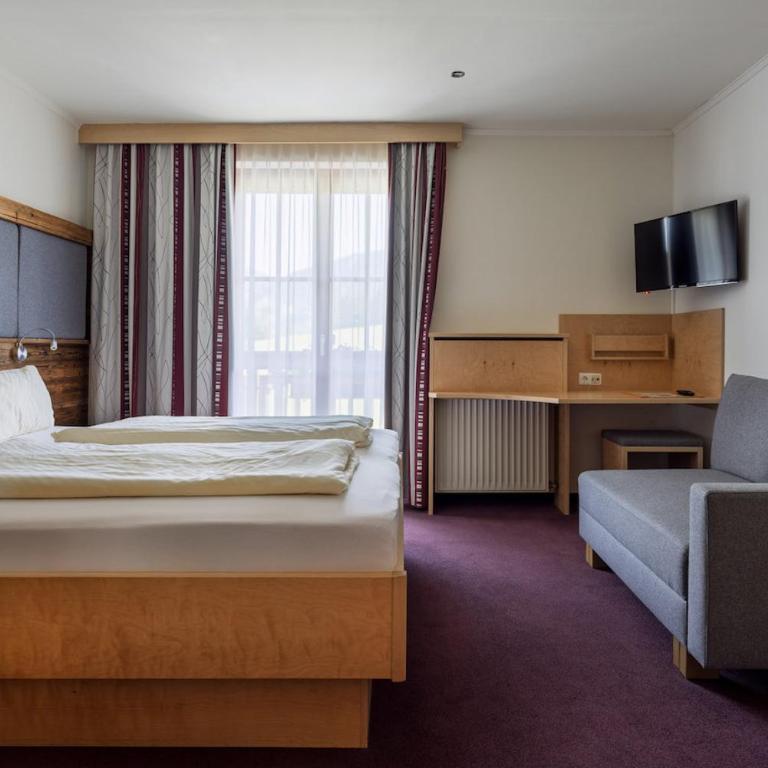 Embacherhof - Doppelzimmer mit Balkon - 2