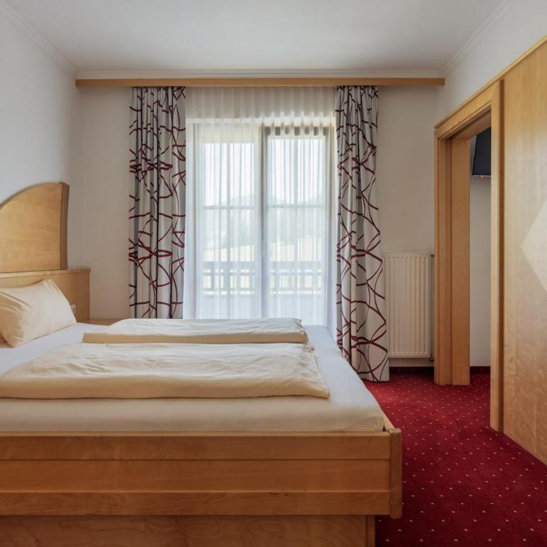 Embacherhof - Doppelzimmer mit Balkon - 4