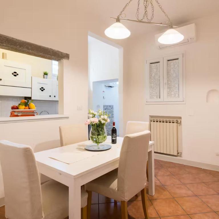 2 apartments next to a market and Piazza Santa Croce - HomeUnity - One-Bedroom Apartment - 4