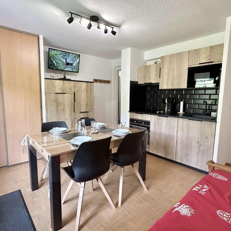 Charmant T2 à Flumet, piscine et parking, 4 pers. - Apartamento de 1 dormitorio - 2