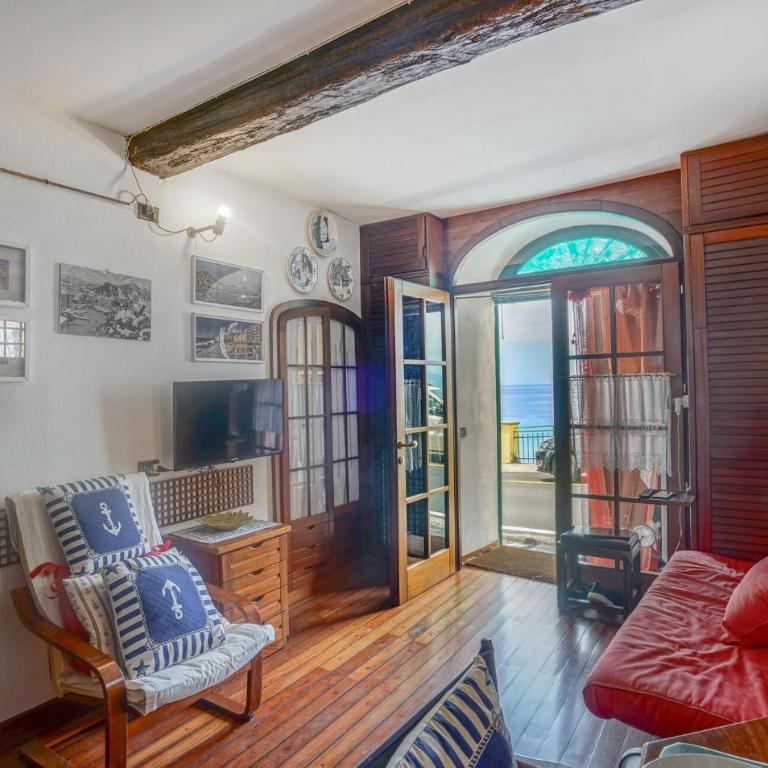 1 Bedroom Stunning Apartment In Camogli - One-Bedroom Apartment - 1