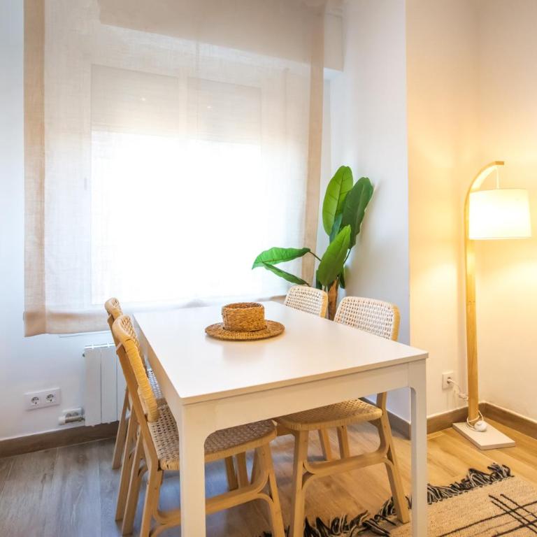 61IND1124- Beautiful apartment near sagrada famili - Three-Bedroom Apartment - 2