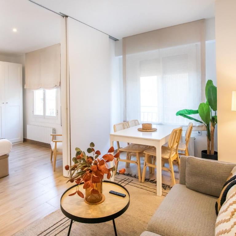 61IND1124- Beautiful apartment near sagrada famili - Three-Bedroom Apartment - 10