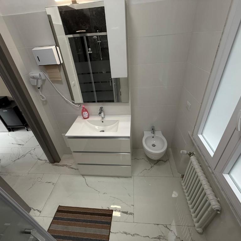 Desire guest House - Camera Tripla con Bagno Privato - 4