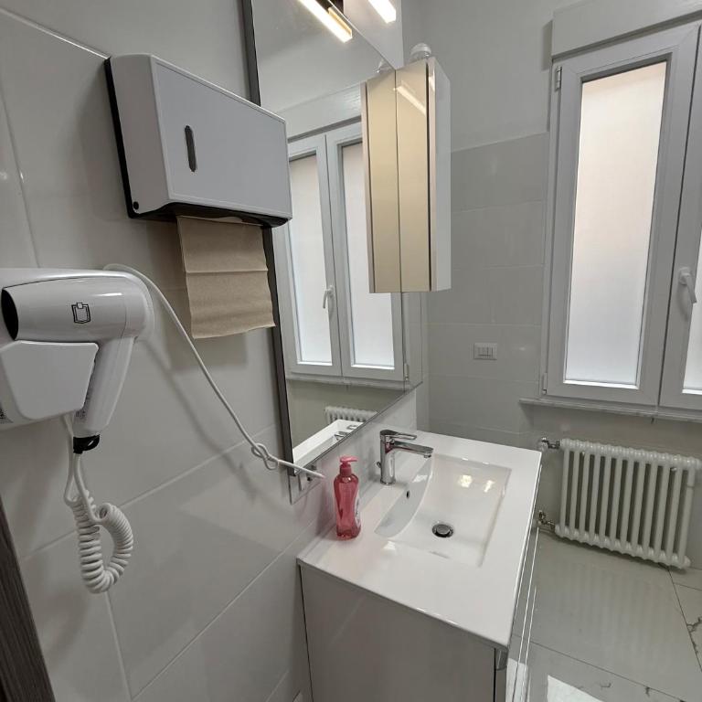 Desire guest House - Camera Tripla con Bagno Privato - 2