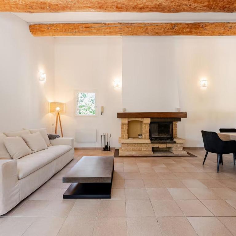 Gordes Villa avec piscine chauffée et privée , jacuzzi et pétanque calme - Villa 3 Chambres - 4