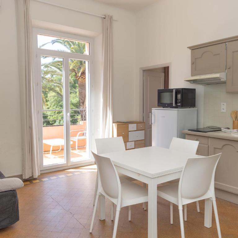 Appartement au Château Maravenne - Appartement 1 Chambre - Vue sur Jardin - 6