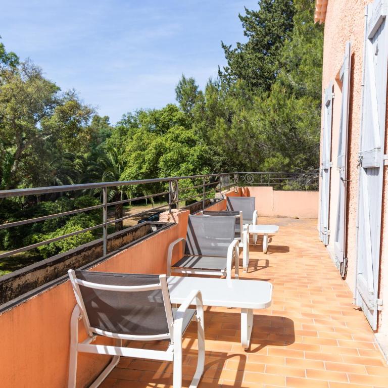 Appartement au Château Maravenne - Appartement 1 Chambre - Vue sur Jardin - 8
