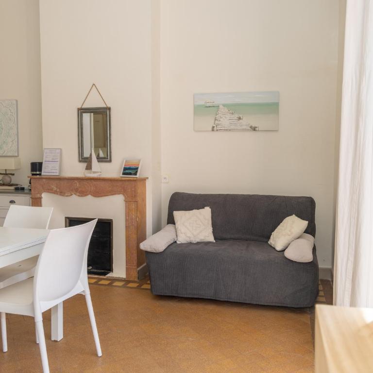 Appartement au Château Maravenne - Appartement 1 Chambre - Vue sur Jardin - 10